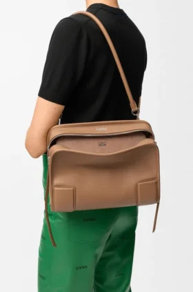 Amazona 180 Tasche in mittlerer Größe aus weichem Kalbsleder