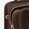 Amazona 180 Tasche in mittlerer Größe aus Wildleder Amazona 180 Tasche in mittlerer Größe aus Wildleder