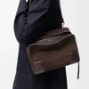 Amazona 180 Tasche in mittlerer Größe aus Wildleder Amazona 180 Tasche in mittlerer Größe aus Wildleder