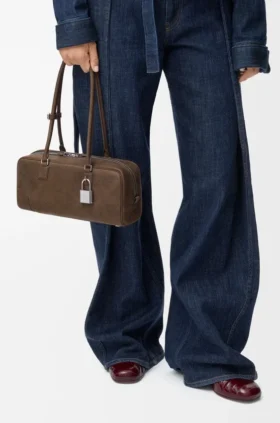 Amazona 31 Cropped-Tasche aus genarbtem Nubukleder