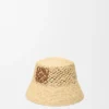 Anagram-Bucket-Hat aus Raffia und Kalbsleder Anagram-Bucket-Hat aus Raffia und Kalbsleder