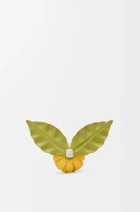 Blumen-Anstecknadel aus Kalbsleder