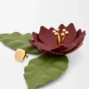 Blumen-Anstecknadel aus klassischem Kalbsleder Blumen-Anstecknadel aus klassischem Kalbsleder