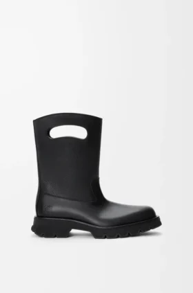 Bobby-Stiefel aus genarbtem, pflanzlich gegerbtem Kalbsleder Bobby-Stiefel aus genarbtem, pflanzlich gegerbtem Kalbsleder