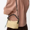 Cala Mini-Tasche aus klassischem Kalbsleder und Raffia Cala Mini-Tasche aus klassischem Kalbsleder und Raffia