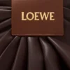 Drapierte Tragetasche aus weichem Nappa-Lammleder Drapierte Tragetasche aus weichem Nappa-Lammleder