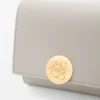 Dreifach gefaltetes Portemonnaie in Pebble-Optik aus glänzendem Nappa-Kalbsleder Dreifach gefaltetes Portemonnaie in Pebble-Optik aus glänzendem Nappa-Kalbsleder