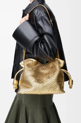 Flamenco-Clutch in mittlerer Größe aus laminiertem Lammleder