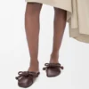 Flamenco-Knoten-Pantolette aus Lammleder Flamenco-Knoten-Pantolette aus Lammleder