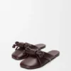 Flamenco-Knoten-Pantolette aus Lammleder Flamenco-Knoten-Pantolette aus Lammleder
