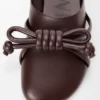 Flamenco-Knoten-Pantolette aus Lammleder Flamenco-Knoten-Pantolette aus Lammleder