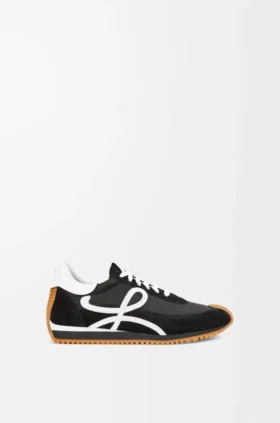 „Flow Runner“ aus Nylon und Wildleder „Flow Runner“ aus Nylon und Wildleder