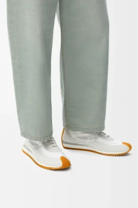 „Flow Runner“ aus Nylon und Wildleder „Flow Runner“ aus Nylon und Wildleder