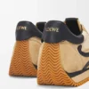 „Flow Runner“ aus Nylon und Wildleder „Flow Runner“ aus Nylon und Wildleder