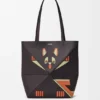 „Futurist Cat“ Puzzle Fold Tote in mittlerer Größe aus Nappa-Kalbsleder „Futurist Cat“ Puzzle Fold Tote in mittlerer Größe aus Nappa-Kalbsleder