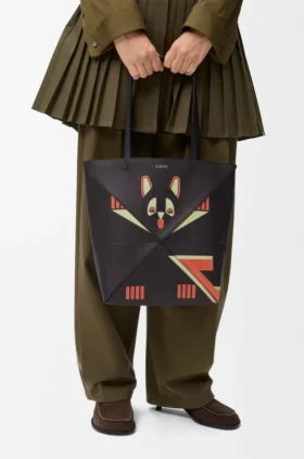 „Futurist Cat“ Puzzle Fold Tote in mittlerer Größe aus Nappa-Kalbsleder