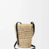 Geflochtene Tasche aus Iraca-Palmenblättern und Kalbsleder Geflochtene Tasche aus Iraca-Palmenblättern und Kalbsleder