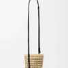 Geflochtene Tasche aus Iraca-Palmenblättern und Kalbsleder Geflochtene Tasche aus Iraca-Palmenblättern und Kalbsleder