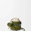 Gießkannen-Tasche aus Raffia und Kalbsleder Gießkannen-Tasche aus Raffia und Kalbsleder