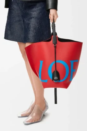 Große Bilbao-Beuteltasche mit übergroßem Logo aus glattem Kalbsleder