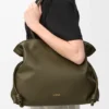 Große Flamenco-Clutch aus Nappa-Kalbsleder Große Flamenco-Clutch aus Nappa-Kalbsleder