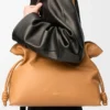 Große Flamenco-Clutch aus Nappa-Kalbsleder