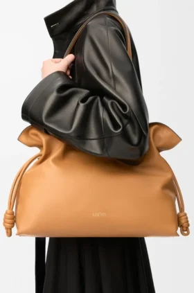 Große Flamenco-Clutch aus Nappa-Kalbsleder