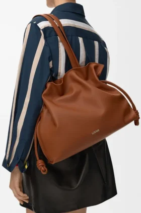 Große Flamenco-Clutch aus Nappa-Kalbsleder