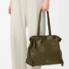 Große Flamenco-Clutch aus Nappa-Kalbsleder Große Flamenco-Clutch aus Nappa-Kalbsleder