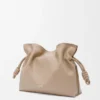 Große Flamenco-Clutch aus Nappa-Kalbsleder