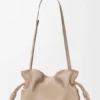 Große Flamenco-Clutch aus Nappa-Kalbsleder
