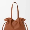 Große Flamenco-Clutch aus Nappa-Kalbsleder