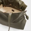 Große Flamenco-Clutch aus Nappa-Kalbsleder Große Flamenco-Clutch aus Nappa-Kalbsleder