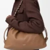 Große Flamenco Purse aus weichem Nappa-Lammleder