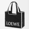 Große Loewe Font Tote aus Raffia