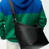 Große „Loop Hobo“ aus geschmeidigem, genarbtem Kalbsleder Große „Loop Hobo“ aus geschmeidigem, genarbtem Kalbsleder