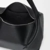 Große „Loop Hobo“ aus geschmeidigem, genarbtem Kalbsleder Große „Loop Hobo“ aus geschmeidigem, genarbtem Kalbsleder