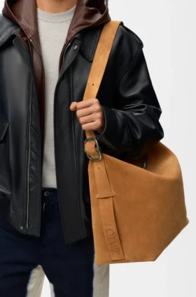 Große „Loop Hobo“-Tasche aus Kalbsveloursleder