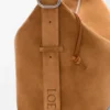 Große „Loop Hobo“-Tasche aus Kalbsveloursleder Große „Loop Hobo“-Tasche aus Kalbsveloursleder