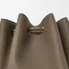 Große Madrid-Tasche aus geschmeidigem genarbtem Kalbsleder Große Madrid-Tasche aus geschmeidigem genarbtem Kalbsleder