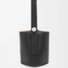 Große Pebble Bucket aus geschmeidigem genarbtem Kalbsleder Große Pebble Bucket aus geschmeidigem genarbtem Kalbsleder