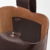 Große Pebble Bucket aus geschmeidigem genarbtem Kalbsleder Große Pebble Bucket aus geschmeidigem genarbtem Kalbsleder