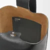 Große Pebble Bucket aus geschmeidigem genarbtem Kalbsleder Große Pebble Bucket aus geschmeidigem genarbtem Kalbsleder