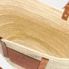 Großer klassischer Korb aus Palmblättern und Kalbsleder Großer klassischer Korb aus Palmblättern und Kalbsleder