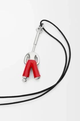 Halskette „Standing Acrobat“ aus Sterlingsilber und Emaille Halskette „Standing Acrobat“ aus Sterlingsilber und Emaille