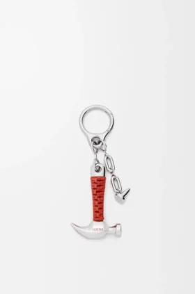 Hammer-Anhänger aus Messing und Kalbsleder