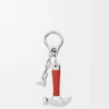 Hammer-Anhänger aus Messing und Kalbsleder Hammer-Anhänger aus Messing und Kalbsleder