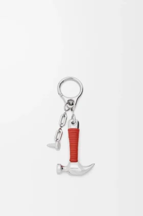 Hammer-Anhänger aus Messing und Kalbsleder