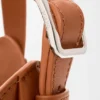 „Hammock Flip“-Tasche aus klassischem Kalbsleder „Hammock Flip“-Tasche aus klassischem Kalbsleder