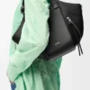 „Hammock Flip“-Tasche aus klassischem Kalbsleder „Hammock Flip“-Tasche aus klassischem Kalbsleder